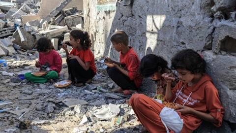 ناقوس خطر في غزة.. انتشار الأمراض ينذر بـ”كارثة إنسانية” و”اليونيسف” تحذر (فيديو)