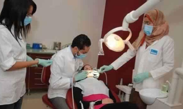طالبوا وزارة الصحة بفتح باب الحوار.. مساعدو طب الأسنان يشتكون “التهميش والإقصاء”