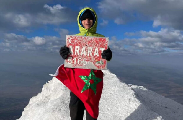 أعلى قمة جبلية في إفريقيا.. فتى مغربي يتأهب لصعود “كليمانجارو “!!