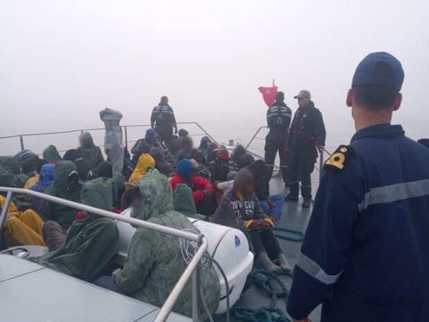 من بينهم 11 امرأة.. تقديم المساعدة لـ59 حراگا بسواحل بوجدور