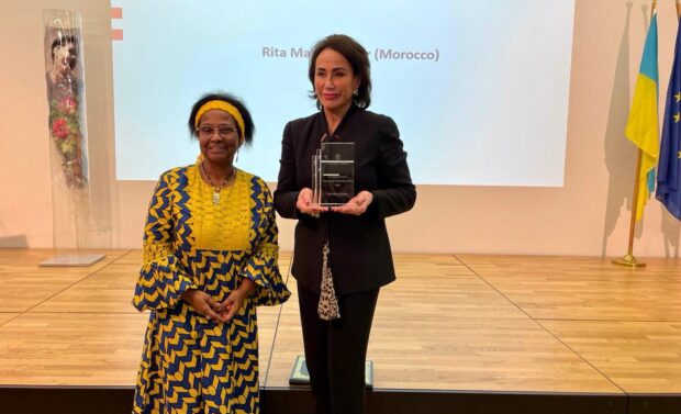 بروكسل.. تكريم المغربية غيثة زنيبر بالجائزة الأوروبية للنساء الرائدات (صور)