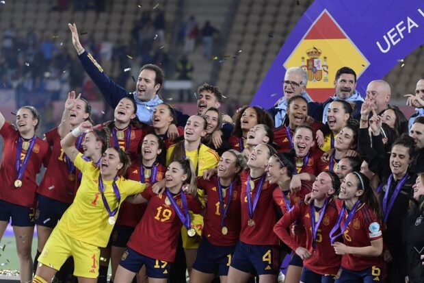 هزمت “ديكة رونار”.. إسبانيا بطلة العالم تحرز لقب دوري الأمم الأوروبية للسيدات